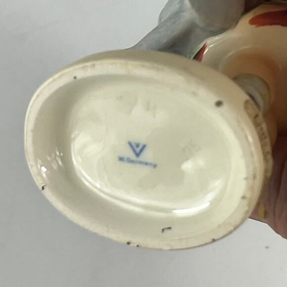 Vintage 1983 Hummel Figurine Goebel Little Gardener #74 TMK-5 Girl Watering Can - Picture 11 of 11